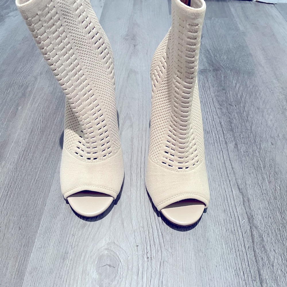 Not interested in the color of this style.